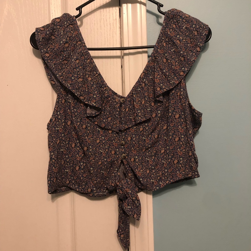 American Eagle Cropped Blouse